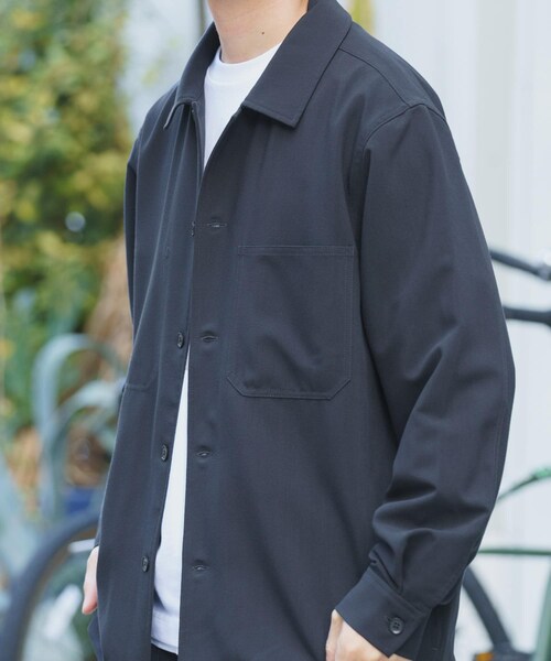ITEMS URBANRESEARCH（アイテムズ アーバンリサーチ）の「『撥水/防汚/接触冷感』多機能ダブルポケットシャツジャケット(楽着シリーズ)（テーラードジャケット・メンズ・CHA/NVY/BEG・M/L）」の5枚目の写真