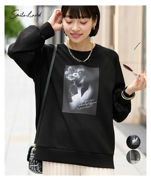 nissen（ニッセン）の「大きいサイズ ダンボールニットラグランフォトプリントプルオーバー（スウェット・レディース・黒/杢グレー・L~LL相当/3L~4L相当/5L~6L相当/8L相当/10L相当）」の2枚目の写真