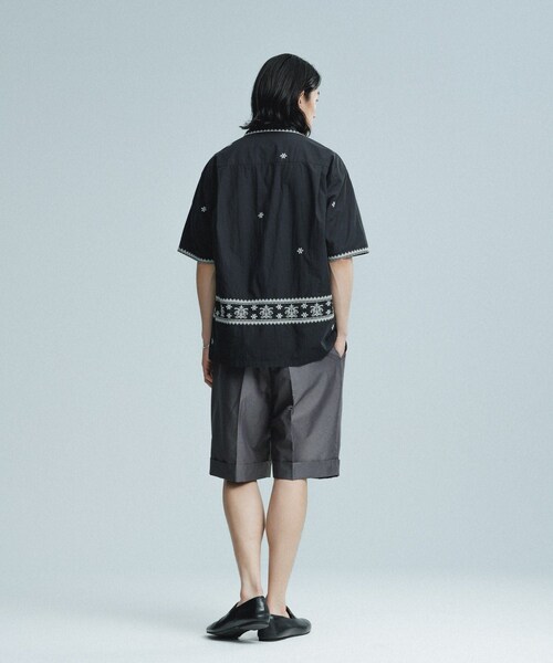 ADAM ET ROPE'（アダムエロペ）の「クロスステッチ ボックスシルエット オープンカラーシャツ（シャツ/ブラウス・メンズ・ブラック/ホワイト・L/M）」の21枚目の写真