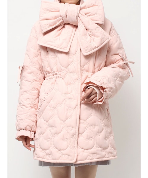 CALNAMUR（カルナムール）の「マフラー付きリボンダウンコート（ダウンジャケット/コート・レディース・ブラック/ピンク・F）」の5枚目の写真