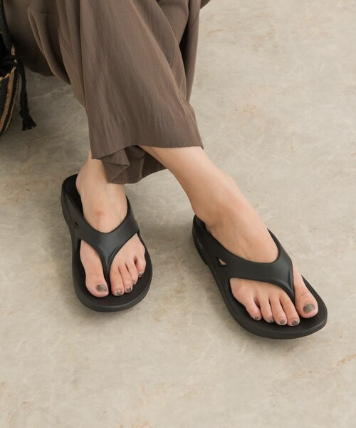 URBAN RESEARCH DOORS(アーバンリサーチドアーズ)の「OOFOS OOriginal(サンダル・レディース・Nomad/Black/Slate/CosmicGray/Olive Drab/Mist/Blush/Foliage・5/6/7/8)」の16枚目の写真