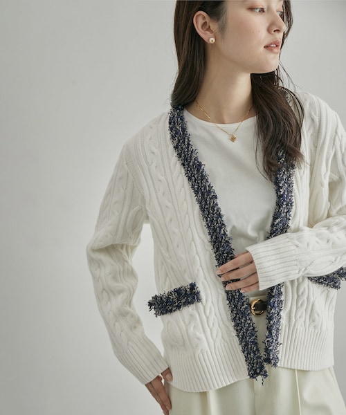 ROPE'（ロペ）の「【一部店舗限定】【LINTON TWEED】カシミヤブレンドケーブルカーディガン（カーディガン/ボレロ・レディース・オフホワイト/ネイビー系・F）」の11枚目の写真