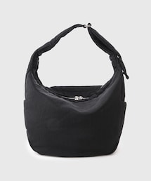 ADAM ET ROPE'（アダムエロペ）の「【ITTI/イッチ】ANNIE PUFFER BIG MOON BAG / CERATO BRIGHT（ショルダーバッグ・メンズ）」