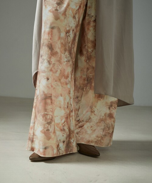 ADAM ET ROPE'（アダムエロペ）の「ストーンウッドプリントベロアパンツ（その他パンツ・レディース・ベージュ・M/S）」の8枚目の写真