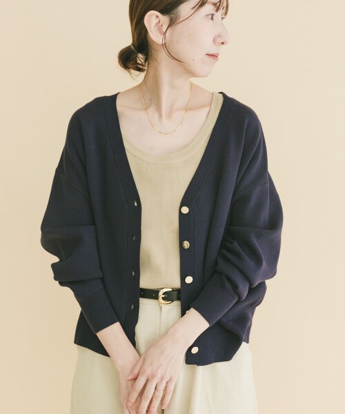 ITEMS URBANRESEARCH（アイテムズ アーバンリサーチ）の「『イージーケア』スウェットライクVネックカーディガン（ニット/セーター・レディース・OFF/MIMOSA/LVD/NVY・Free）」の16枚目の写真