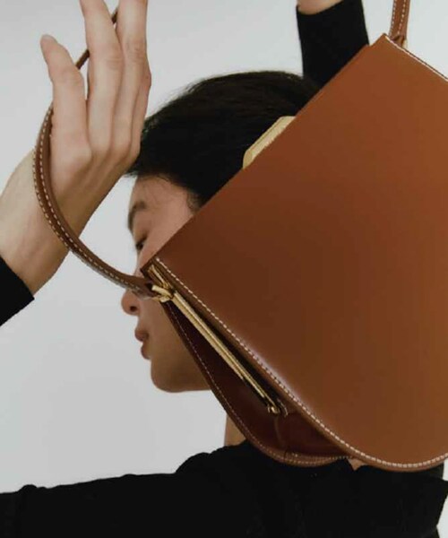 URBAN RESEARCH ROSSO（アーバンリサーチロッソ）の「LUMEN　LUNE FORME BAG（ハンドバッグ・レディース・softblack/cognac brn・FREE）」の6枚目の写真