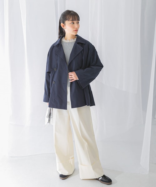 URBAN RESEARCH ROSSO（アーバンリサーチロッソ）の「『WEB/一部店舗限定』撥水ショートトレンチコート（ステンカラーコート・レディース・L/BEIGE/NAVY・FREE）」の20枚目の写真