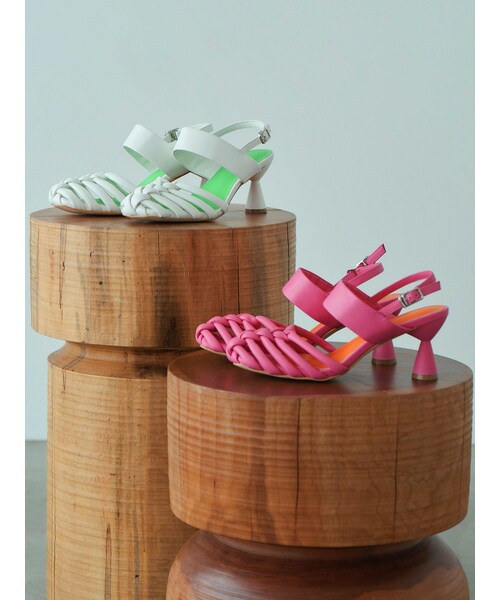 ELENDEEK（エレンディーク）の「GURKHA HEEL SANDAL（サンダル・レディース・オフホワイト/ブラック/ピンク/ホワイト・37/38）」の16枚目の写真