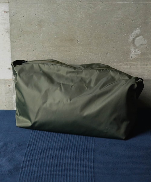 URBAN RESEARCH DOORS（アーバンリサーチドアーズ）の「『撥水』『別注』YAKPAK×DOORS　SHOULDER BAG M（ショルダーバッグ・メンズ・OLIVE/BLACK/CHARCOAL/NAVY・-）」の22枚目の写真