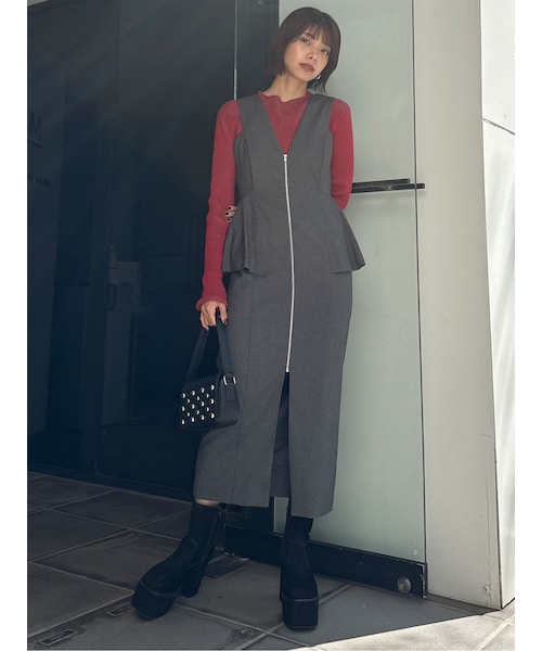 MURUA（ムルーア）の「フロントZIPペプラムジャンパースカート（ジャンパースカート・レディース・グレー/ブラック/ブラウン/ベージュ・1/2）」の4枚目の写真