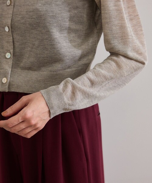 ROPE'(ロペ)の「【洗える】LEVITAクルーネックシアーカーディガン(カーディガン/ボレロ・レディース・ブラック/ベージュ系・F)」の11枚目の写真