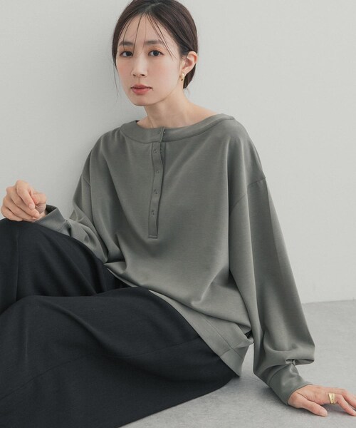 URBAN RESEARCH DOORS（アーバンリサーチドアーズ）の「2WAYフィブリルプルオーバー（Tシャツ/カットソー・レディース・CHARCOAL/KHAKI・Free）」の22枚目の写真