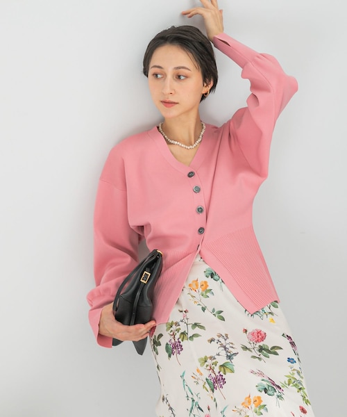 URBAN RESEARCH ROSSO（アーバンリサーチロッソ）の「Vネックリブフロント釦デザインニット（カーディガン/ボレロ・レディース・L/GREIGE/PINK・Free）」の2枚目の写真