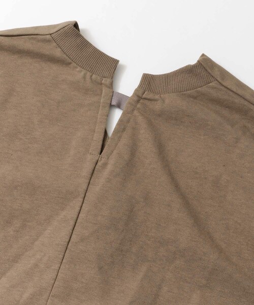 LAATO（ラート）の「BACK TAPE T-SHIRTS（Tシャツ/カットソー・レディース・セージ/バニラ・FREE）」の10枚目の写真