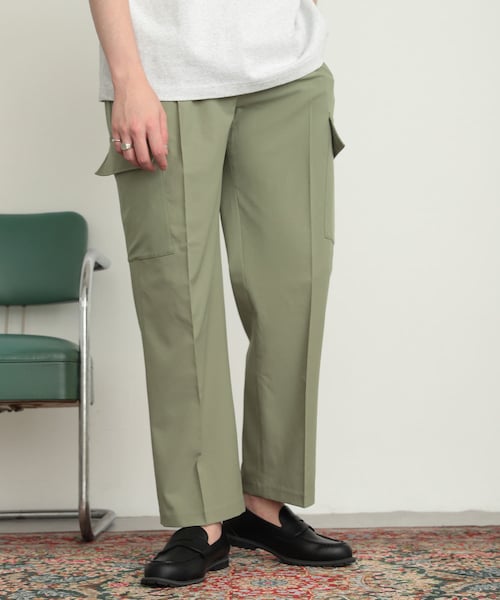 SENSE OF PLACE by URBAN RESEARCH(センスオブプレイスバイアーバンリサーチ)の「テックセンタープレスカーゴスラックス(その他パンツ・メンズ・BLACK/KHAKI・M/L)」の2枚目の写真