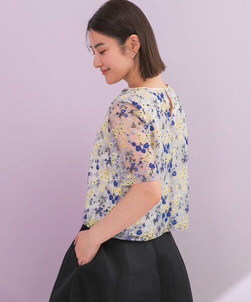 URBAN RESEARCH ROSSO（アーバンリサーチロッソ）の「フラワー刺繍セミシアーブラウス（シャツ/ブラウス・レディース・BLUE×YEL・Free）」の6枚目の写真