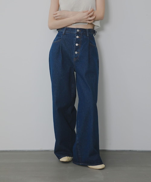 KBF(ケイビーエフ)の「『3サイズ展開』タックボタンアップデニム(デニムパンツ・レディース・L.BLUE/BLUE・34/36/38)」の2枚目の写真