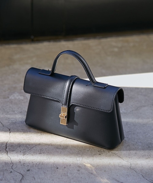 VIS(ビス)の「ひねり金具ワンハンドルミニショルダーバッグ/2WAY,WEB限定カラーあり(ショルダーバッグ・レディース・ブラック/ブラック系/グレー系/キャメル/ベージュ/ダークブラウン/ブルー系・F)」の2枚目の写真
