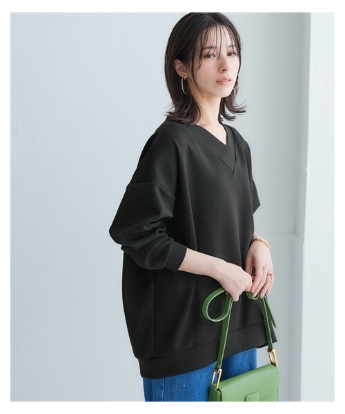 nissen（ニッセン）の「なめらかポンチ素材　前後Vネックプルオーバー（Tシャツ/カットソー・レディース・黒/モカ/グレイッシュブルー/ディープグリーン/チャコールグレー杢/グレージュ/マカロンピンク・S/M/L/LL/3L/4L/5L/6L/8L/10L）」の16枚目の写真