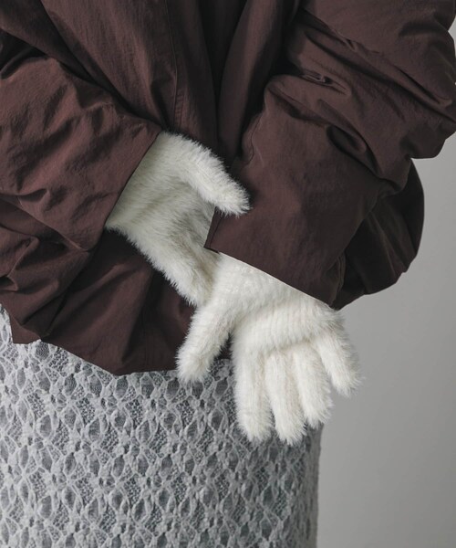 SENSE OF PLACE by URBAN RESEARCH(センスオブプレイスバイアーバンリサーチ)の「シャギーニットグローブ(ベルト・レディース・OFF WHITE/BLACK/YELLOW・one)」の10枚目の写真