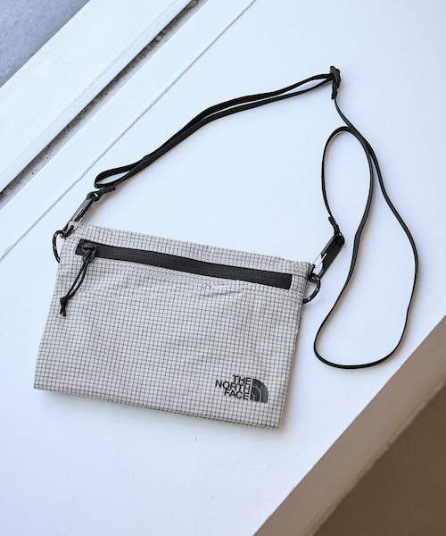 ROPE' PICNIC(ロペピクニック)の「【THE NORTH FACE/ザ・ノース・フェイス】RAFTER POUCH S SP(ショルダーバッグ・レディース・ブラック/ライトグレー・F)」の3枚目の写真
