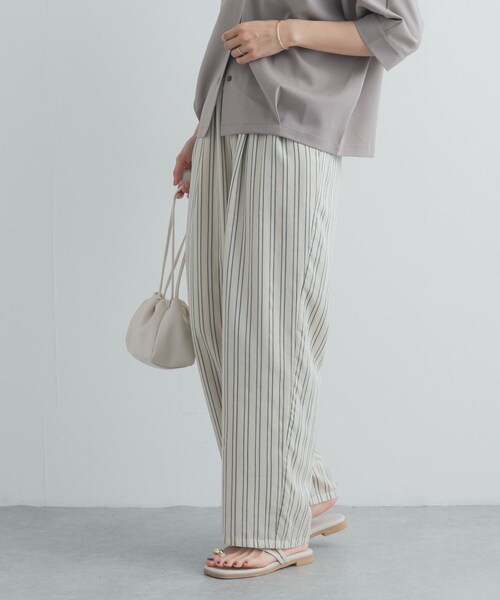 URBAN RESEARCH DOORS（アーバンリサーチドアーズ）の「ストライプタックイージーパンツ（その他パンツ・レディース・NATURAL/GRAY・Free）」の2枚目の写真