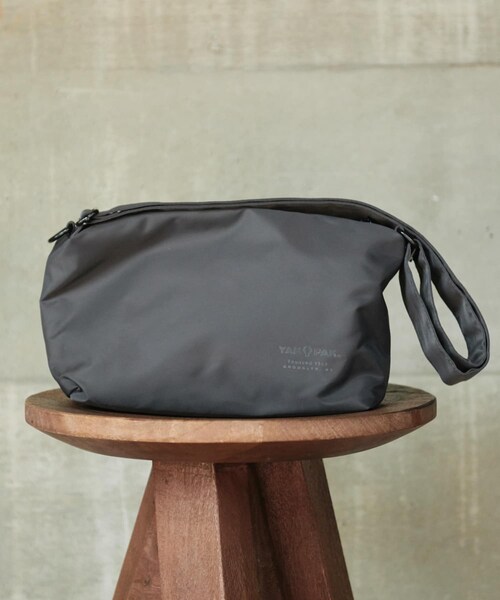URBAN RESEARCH DOORS（アーバンリサーチドアーズ）の「『撥水』『別注』YAKPAK×DOORS　SHOULDER BAG S（ショルダーバッグ・メンズ・NAVY/BLACK/CHARCOAL/BEIGE・-）」の18枚目の写真