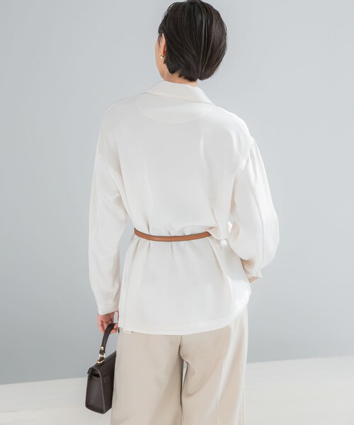 URBAN RESEARCH ROSSO（アーバンリサーチロッソ）の「オープンカラーヴィンテージシルキーサテンブラウス（シャツ/ブラウス・レディース・OFF/Y/BEIGE・Free）」の5枚目の写真