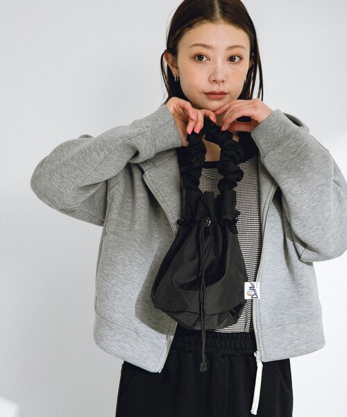 URBAN RESEARCH Sonny Label（アーバンリサーチサニーレーベル）の「DRIFTER　ギャザーハンドルポーチバッグ（その他雑貨・レディース・BLACK/BLUE・one）」の4枚目の写真