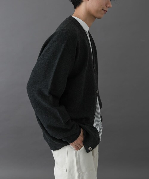 URBAN RESEARCH DOORS(アーバンリサーチドアーズ)の「FORK&SPOON PROVORONE Vネックカーディガン(カーディガン/ボレロ・メンズ・NAVY/CHARCOAL・4/5)」の5枚目の写真