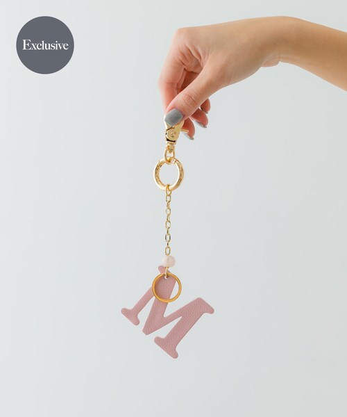 RODE SKO（ロデスコ）の「『別注』Hashibami×RODESKO　イニシャルチャーム（キーホルダー・レディース・GOLD/CUSTERD/STRAWBERRY/MATCHA/ASH BLUE・one）」の4枚目の写真