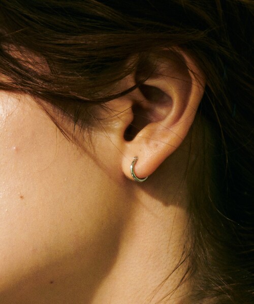 ROPE'(ロペ)の「【Mimi】R(ロペ アール)PT プレーンミニフープピアス(ピアス(両耳用)・レディース・シルバー系・F)」の7枚目の写真