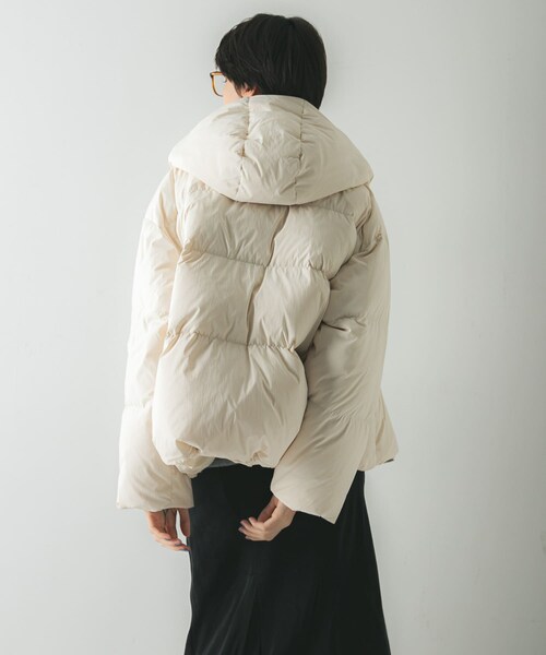 URBAN RESEARCH(アーバンリサーチ)の「2WAYフーデットダウンコート(その他アウター・レディース・OFF WHITE/BEIGE/BLACK・36/38)」の19枚目の写真