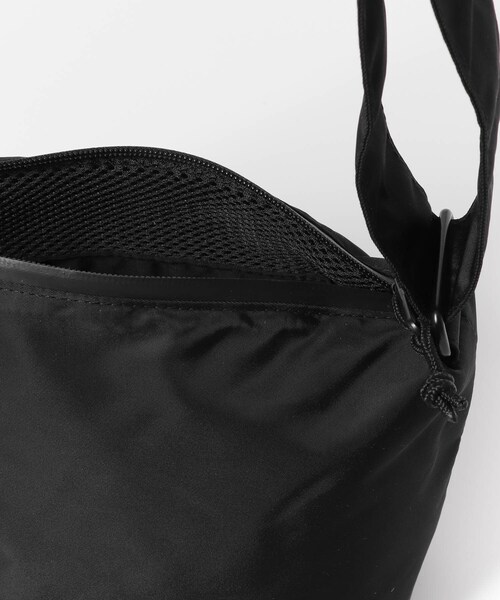 URBAN RESEARCH DOORS（アーバンリサーチドアーズ）の「『撥水』『別注』YAKPAK×DOORS　SHOULDER BAG S（ショルダーバッグ・メンズ・NAVY/BLACK/CHARCOAL/BEIGE・-）」の13枚目の写真