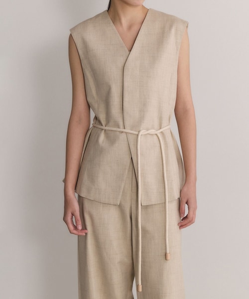 ADAM ET ROPE'（アダムエロペ）の「【EMOELLE】シルクネップジレトップス（ベスト・レディース・キナリ/ベージュ・36/38）」の15枚目の写真