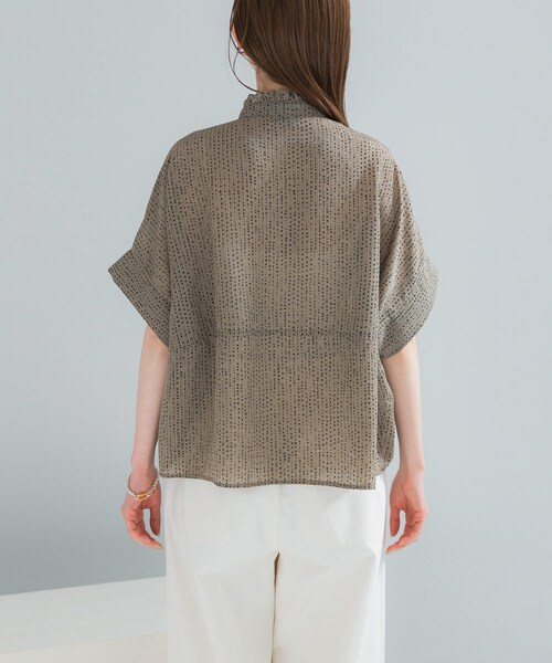 URBAN RESEARCH ROSSO（アーバンリサーチロッソ）の「『WEB/一部店舗限定』ウォッシャブルドットフリルネックブラウス（シャツ/ブラウス・レディース・OFF DOT/KHAKI DOT/BLACK DOT・Free）」の22枚目の写真