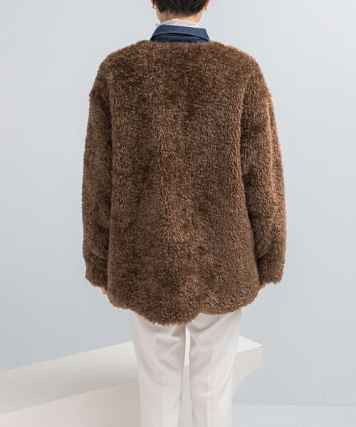 URBAN RESEARCH ROSSO（アーバンリサーチロッソ）の「『WEB/一部店舗限定』ノーカラーファーボアZIPブルゾン（ノーカラージャケット・レディース・BROWN/GREIGE・FREE）」の4枚目の写真