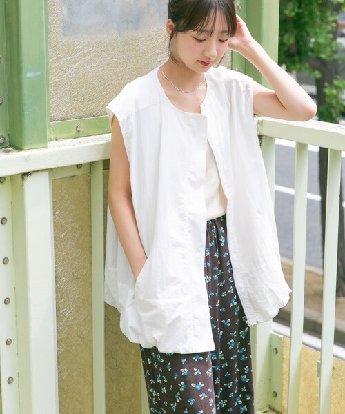ITEMS URBANRESEARCH（アイテムズ アーバンリサーチ）の「バルーンベスト（ベスト・レディース・WHT/BLK・FREE）」の4枚目の写真