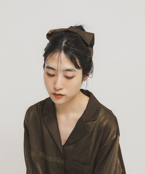 KBF（ケイビーエフ）の「サテンシュシュ(大)（ヘアゴム・レディース・BEIGE/D.KHAKI・One）」の12枚目の写真