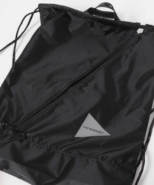 EKAL(エカル)の「and wander CRISPY RIP DRAWSTRING BAG(バックパック/リュック・レディース・BLACK/KHAKI・One)」の9枚目の写真