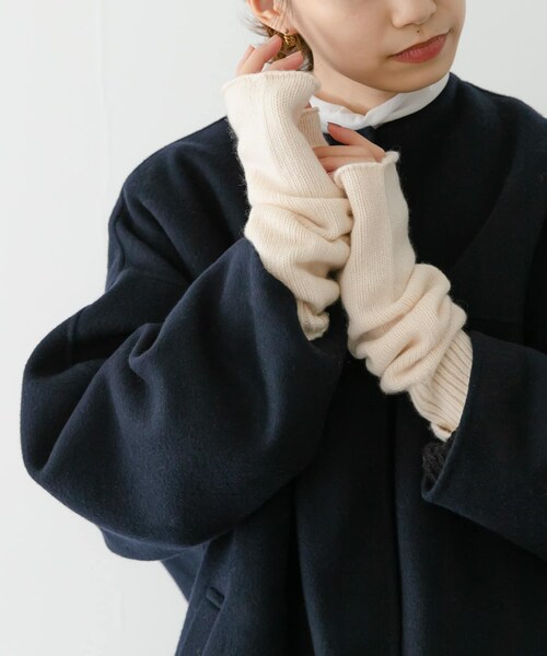 URBAN RESEARCH（アーバンリサーチ）の「カシミヤアームウォーマー（ベルト・レディース・WHITE/BROWN/CHARCOAL・FREE）」の4枚目の写真
