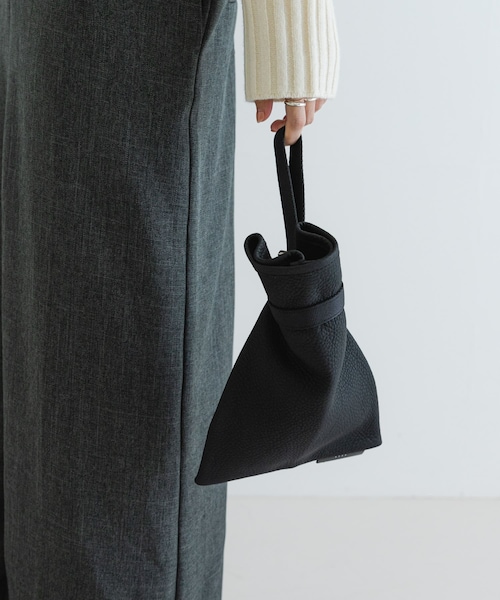 URBAN RESEARCH(アーバンリサーチ)の「ITTI ANNIE SMALL RICE BAG(ハンドバッグ・レディース・black/ivory・FREE)」の2枚目の写真