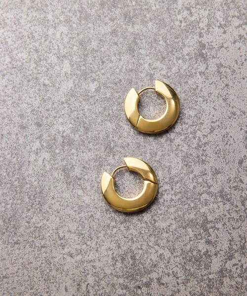 ADAM ET ROPE'(アダムエロペ)の「フラットフープピアス(ピアス(両耳用)・レディース・ゴールド/シルバー・F)」の2枚目の写真