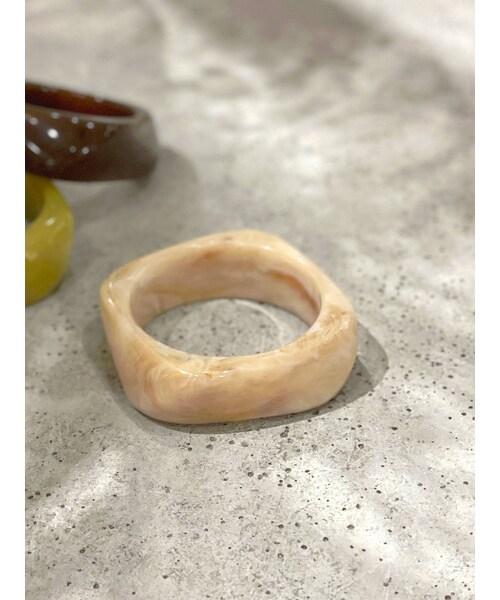 Ungrid（アングリッド）の「カラーニュアンスバングル（ブレスレット・レディース・アイボリー/ピスタチオ/ブラウン・F）」の4枚目の写真