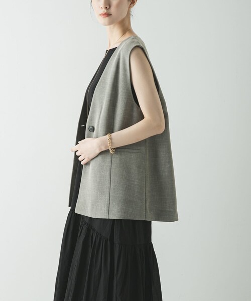 URBAN RESEARCH（アーバンリサーチ）の「シアーメッシュノーカラージレ（ベスト・レディース・BEIGE/DK NAVY・Free）」の5枚目の写真