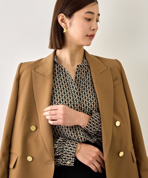 ROPE'(ロペ)の「【DEVEAUX(デヴォー)】幾何学パターンプリントブラウス/セットアップ対応(シャツ/ブラウス・レディース・ベージュ系/ネイビー系・F)」の12枚目の写真