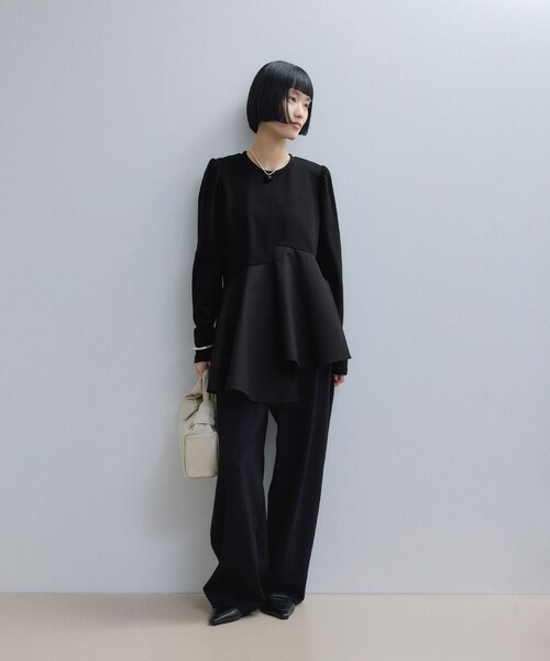 ADAM ET ROPE'(アダムエロペ)の「【WEB限定】・【定番】フリルペプラムロングスリーブカットソー(Tシャツ/カットソー・レディース・ブラック/ホワイト・F)」の8枚目の写真