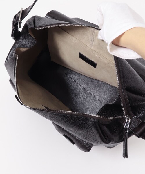 URBAN RESEARCH(アーバンリサーチ)の「LEMAIRE WEEK-END GEAR BAG(ショルダーバッグ・メンズ・ESPRESSO/DARK MINK・-)」の9枚目の写真