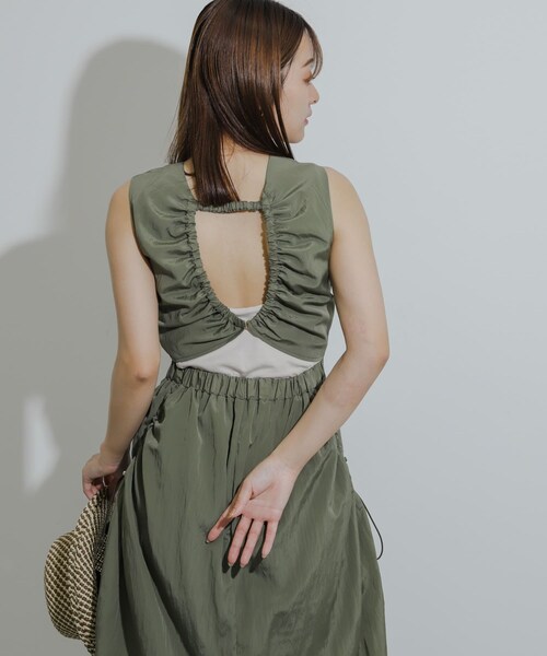 SENSE OF PLACE by URBAN RESEARCH(センスオブプレイスバイアーバンリサーチ)の「ナイロンギャザーコクーンワンピース(ワンピース・レディース・KHAKI/BLACK/BLUE・COMPACT/one)」の12枚目の写真