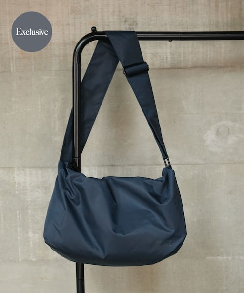 URBAN RESEARCH DOORS（アーバンリサーチドアーズ）の「『撥水』『別注』YAKPAK×DOORS　SHOULDER BAG M（ショルダーバッグ・メンズ・OLIVE/BLACK/CHARCOAL/NAVY・-）」の4枚目の写真